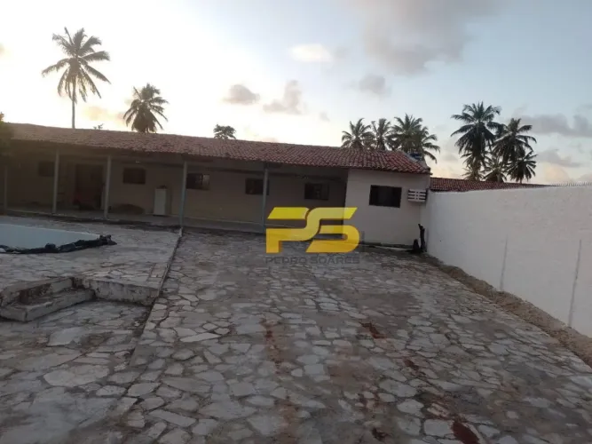 Casa à Venda em Lucena A Apenas 50 Metros do Mar