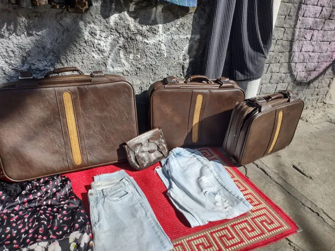 Conjunto de malas antigas de couro sem uma avaria