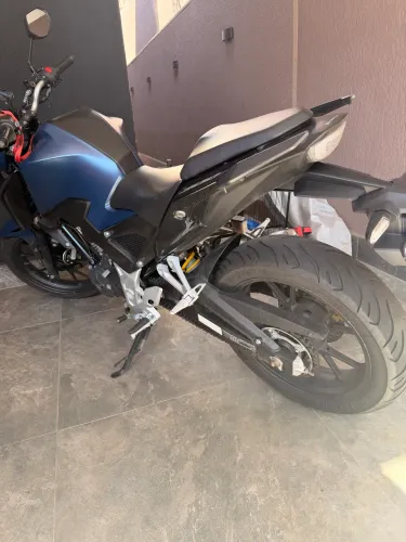 CB 300 2025