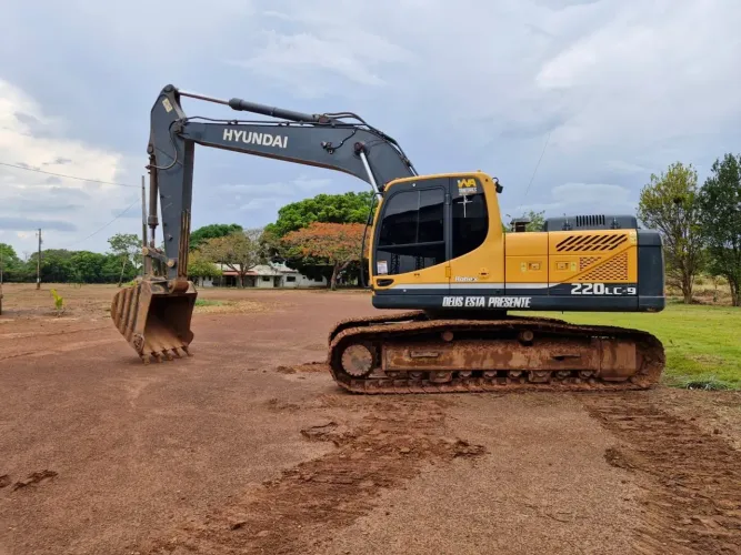Escavadeira Hyundai R220 Lc 9