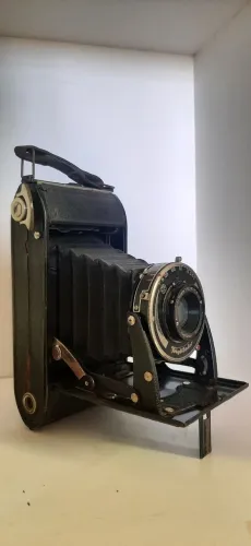 Câmera antiga voightlander bessa