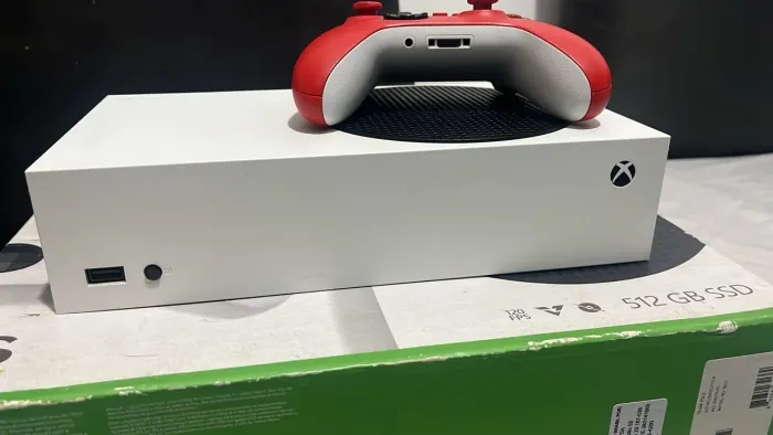 Xbox Series S pouquíssimo usado