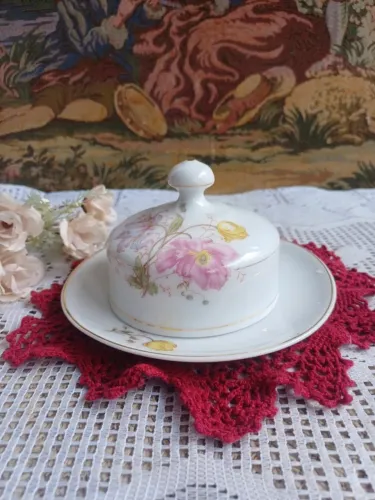 Mantegueira antiga São Caetano em porcelana florais 