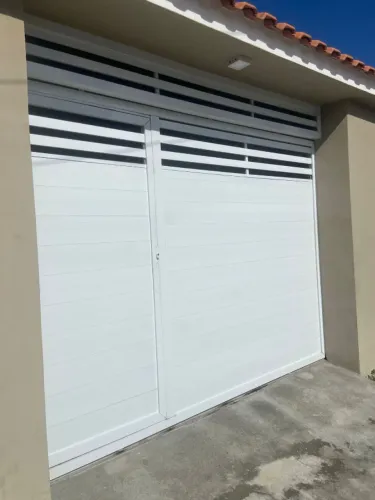 Portão de garagem em alumínio