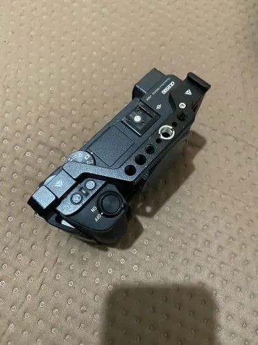 Sony a6500 = lente do Kit - 3 baterias/ Cage/ Carregador