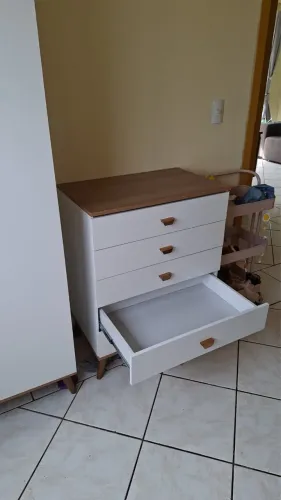 Conjunto de guarda roupa e cômoda infantil