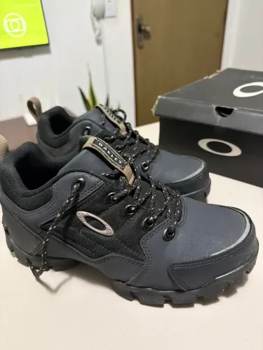 Tênis oakley