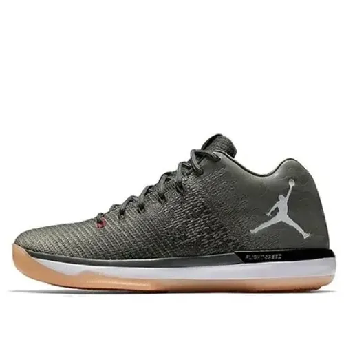 Tênis Nike Air Jordan 31 low tamanho 42
