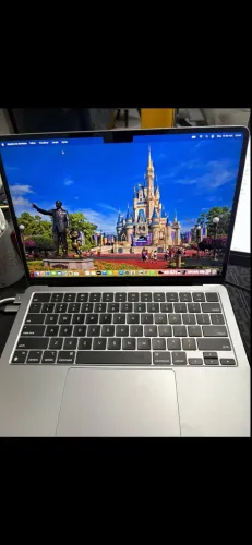 MacBook M2 
