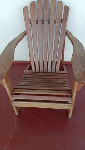 Vende se uma cadeira * Ana