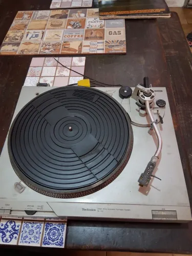 Toca disco Technics SL D2 usado /sem tampa