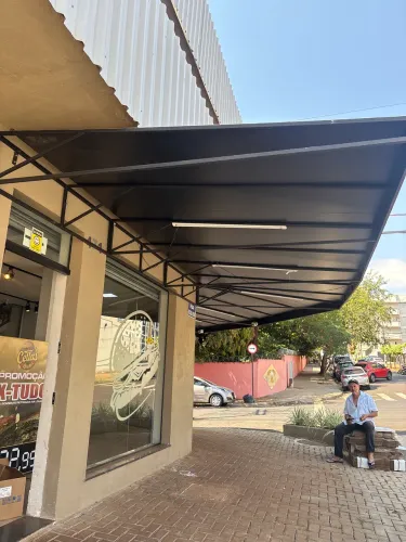 Toldo lona e metálico