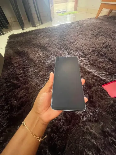 Celular 3 mês de uso 