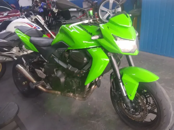KAWASAKI Z 750 2010 LINDA MOTO ESTUDO TROCA 