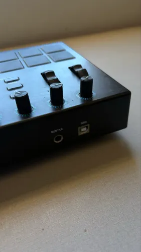 Teclado controlador Alesis V49