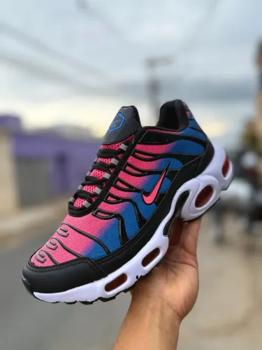 Tênis Nike esportivo a pronta entrega azul/rosa