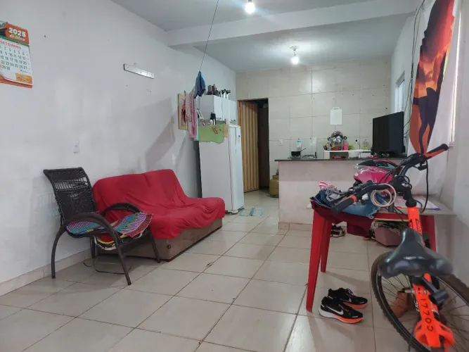 Vendo 4 casas todas no lote de 450 metros quadrados.