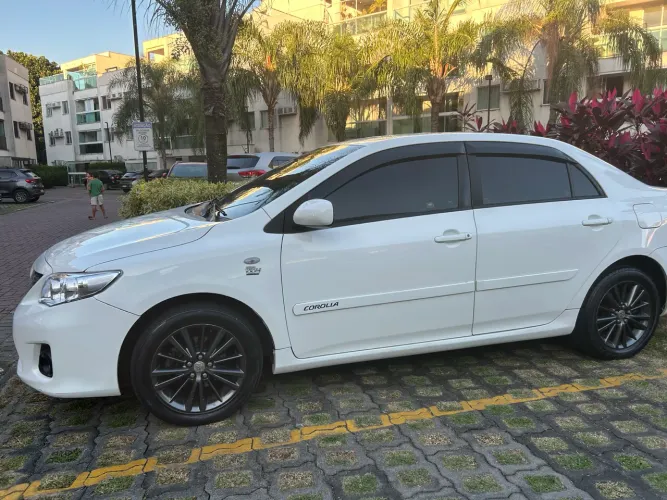 Toyota Corolla GLI 1.8 Flex 16V Aut. 2013