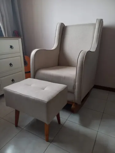 Poltrona amamentação com puff (4 meses de uso)