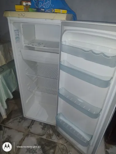 Vendo geladeira 