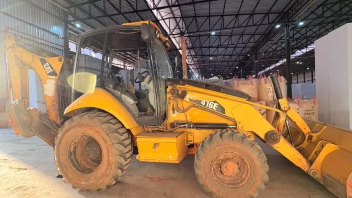 Retroescavadeira Caterpillar 416E 4x4 - 2014