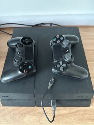 PS4 - 2 Controles - 3 Jogos