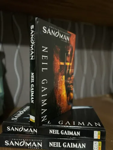 Sandman edição definitiva, vol. 1, 2 e 3.