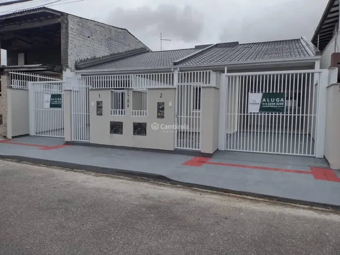 Casa Geminada com 3 Dormitórios para Alugar no Real Parque, São José/SC