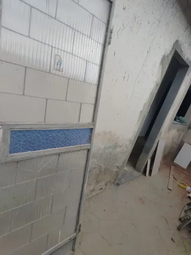 Janelas e porta usada