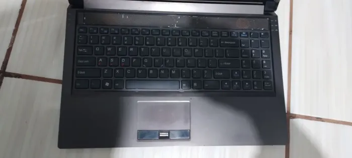 Notebook Clevo P150HM (Gamer)com defeito