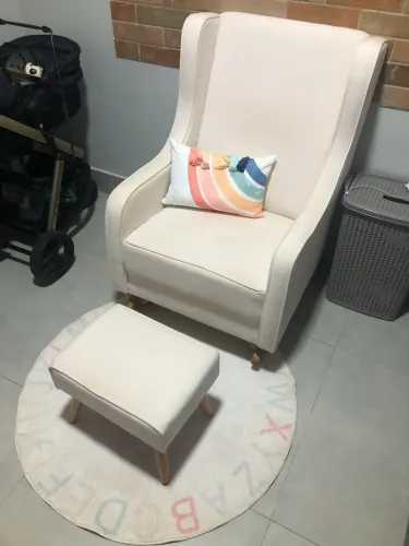 Poltrona com Puff Amamentação