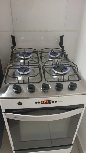 Fogão 4 bocas Brastemp com timer e relógio 