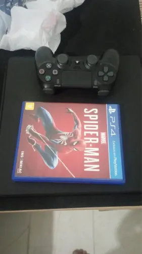 PLAY 4 SLIM COM 1 CONTROLE E 1 JOGO! NÃO ACEITO TROCA