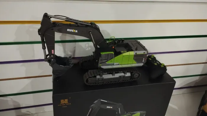 Escavadeira em METAL e ABS Huina 1593 