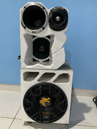 Vendo som automotivo