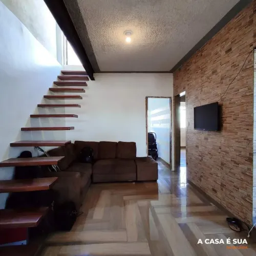 Casa 2 quartos, sendo 1 com suíte e closet, e o outro com sacada, sala, cozinha com planej