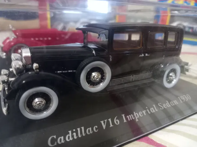 Miniatura Carros Antigos Cadillac V16 Imperial Sedan 1930 escala 1/43