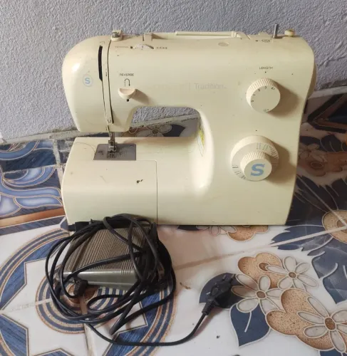 Maquina de costura singer