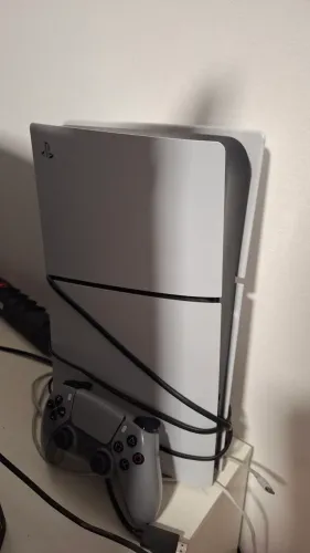 PlayStation 5 (PS5) - Versão Digital, Perfeito Estado + Controle Extra! (Modelo Slim)