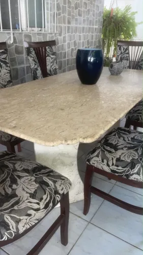 Mesa de mármore