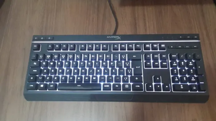 Teclado Gamer Hyper X Alloy Core RGB