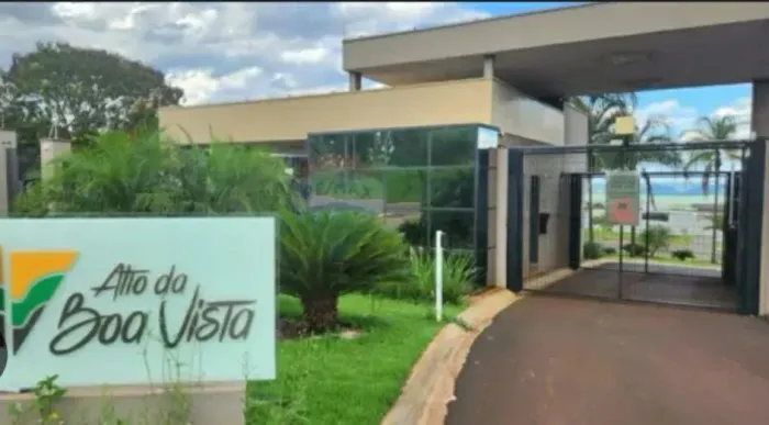 Terreno no condomínio Alto da boa vista em cravinhos.