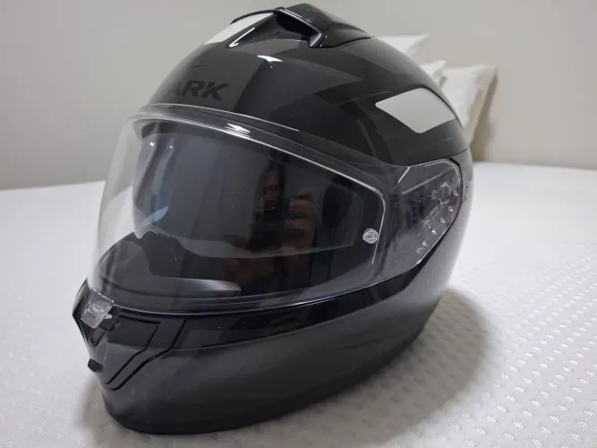 Capacete motociclista shark nr 60, usado uma vez.