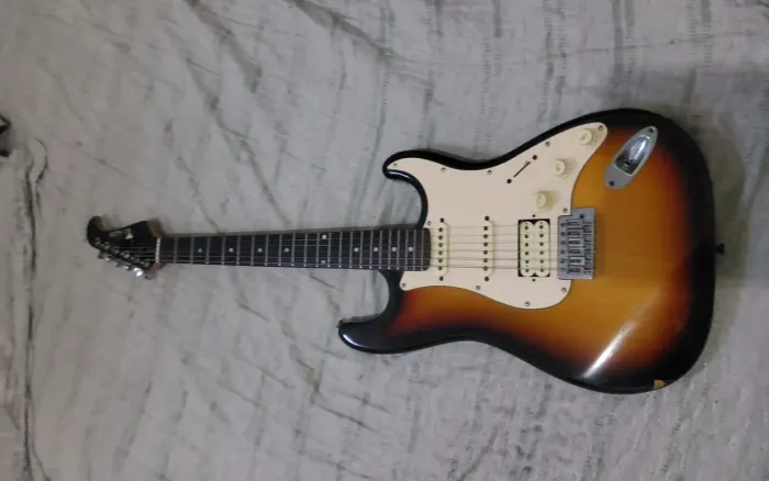 GUITARRA STRATOCASTER EAGLE