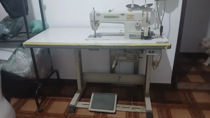 Maquina de costura reta industrial seminova