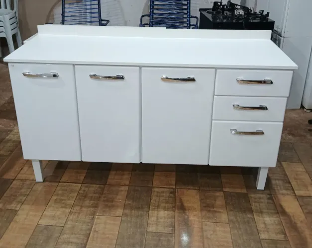 VENDO ESSE BALCÃO DE AÇO DE 1.50. USADO MAIS EM BOM ESTADO.