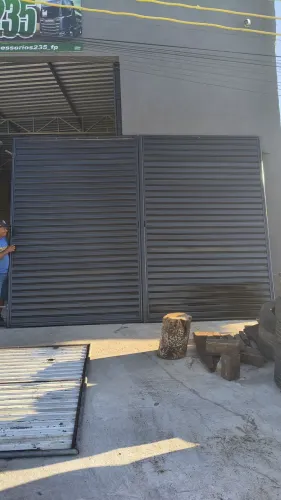 Vendo portão 3x4 novo