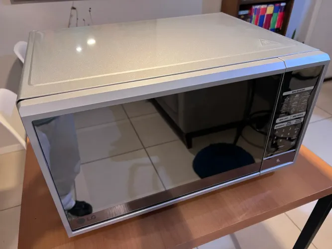 MICRO-ONDAS LG MS3059LA - 30L - PARA CONSERTO OU PEÇAS