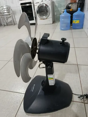 Vende-se um ventilador funcionando fortemente como novo