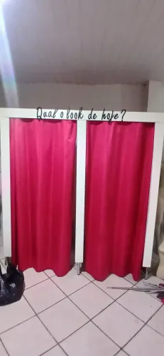 provador de roupas, comprimento 2 metros e 5 centímetros, largura 92 centímetros 